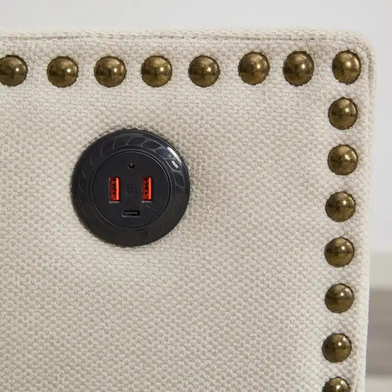 Poltrona girevole imbottita con porta USB e tasche portaoggetti sui braccioli