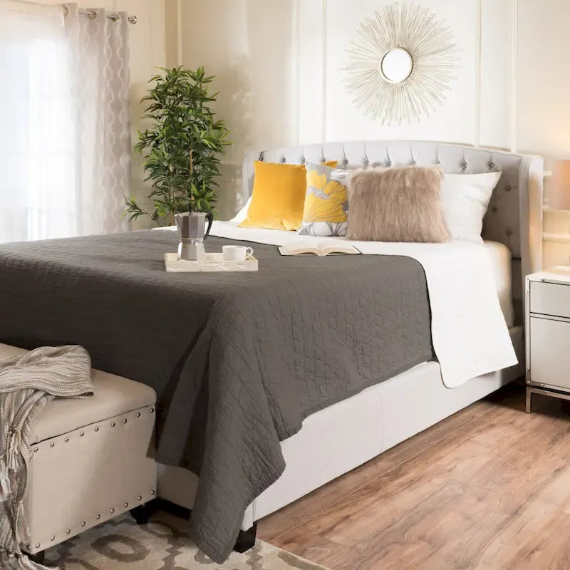 Struttura letto imbottita queen size con testiera in tessuto