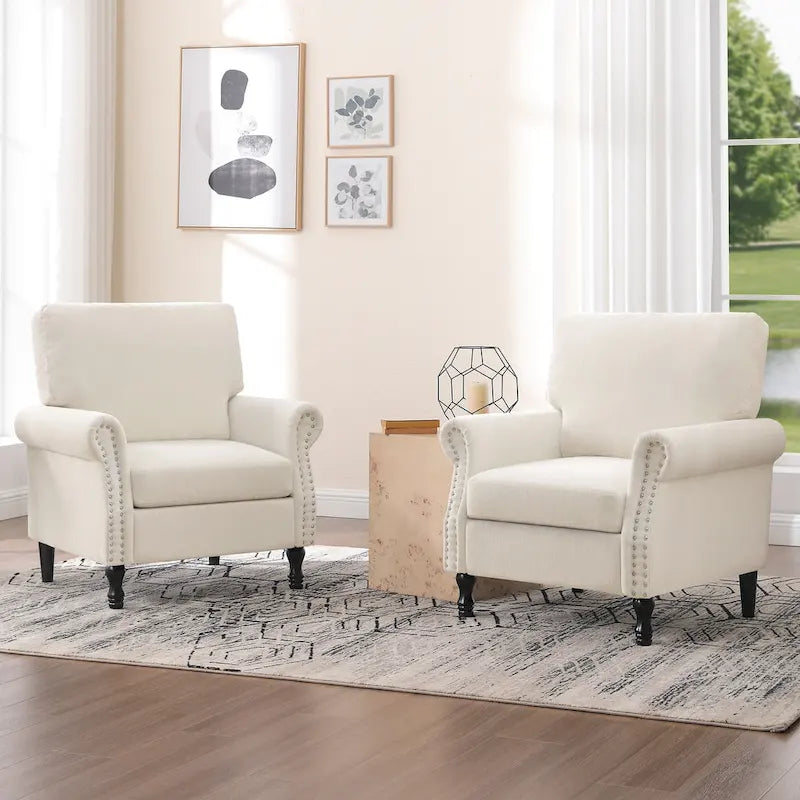 Poltroncina di design imbottita con borchie decorative