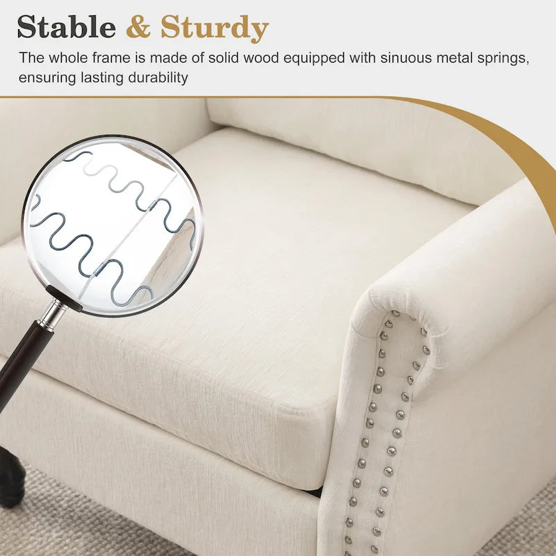 Poltroncina di design imbottita con borchie decorative