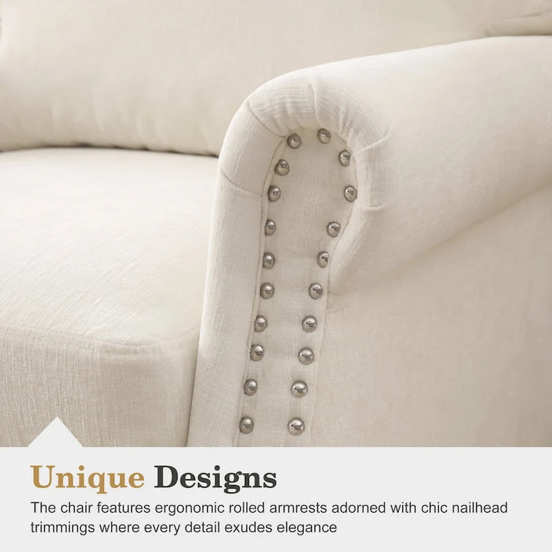 Poltroncina di design imbottita con borchie decorative