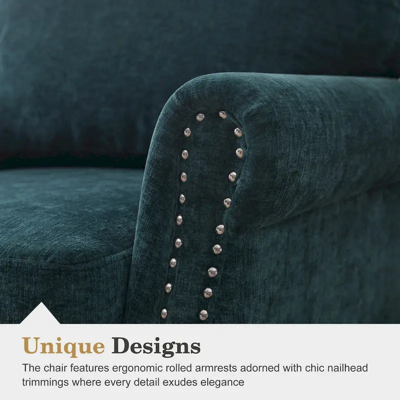 Poltroncina di design imbottita con borchie decorative